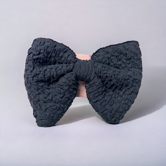 Black Oversized Bow Hairclip - Picture 2 of 2